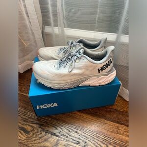 Hoka Women Arahi 6 size 10